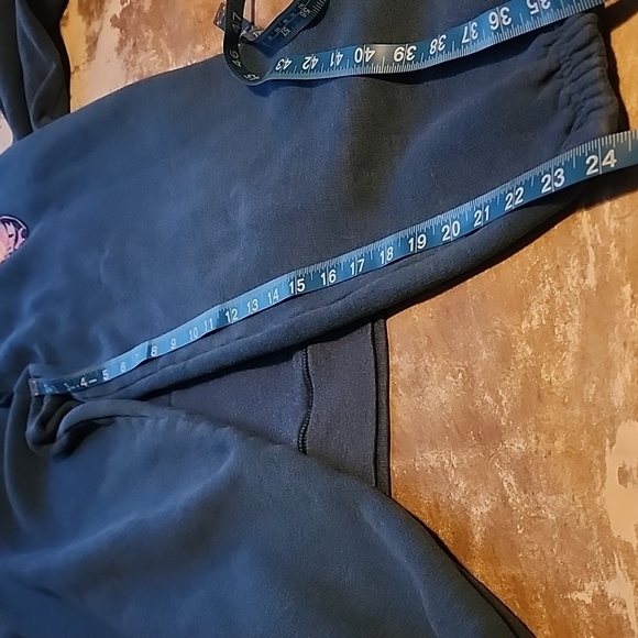 Pink hooded pullover sweatshirt and matching capris sweatpant. - Picture 7 of 11